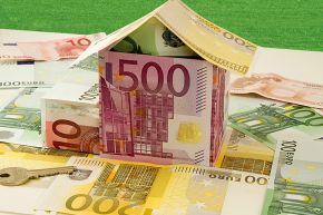 © Digipic - stock.adobe.com Foto: Haus aus Euroscheinen